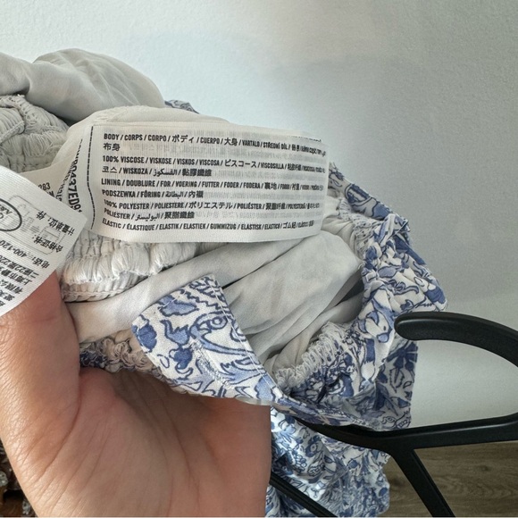 Hollister Floral Romper with Pockets NWT - Picture 10 of 10